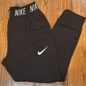 Nike joggers with Elastic Waistband and Swoosh Logo Youth size medium